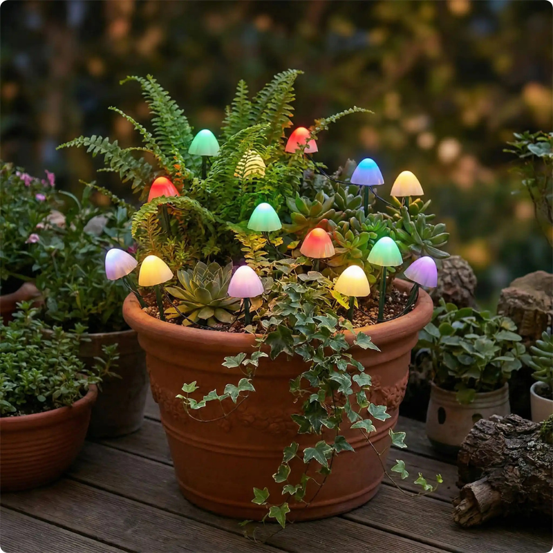 Guirlande exterieur solaire Champignons décorant un pot de fleurs
