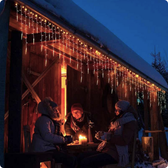 Guirlande lumineuse Glaçon décorant un chalet