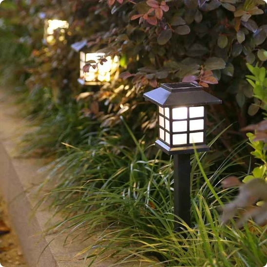 Borne solaire Zen dans un buisson
