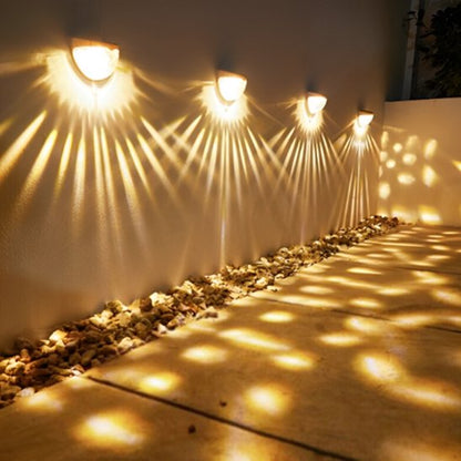 Applique exterieur solaire blanc chaud éclairant une terrasse