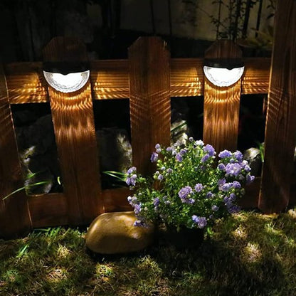 Applique exterieur solaire éclairant une clôture