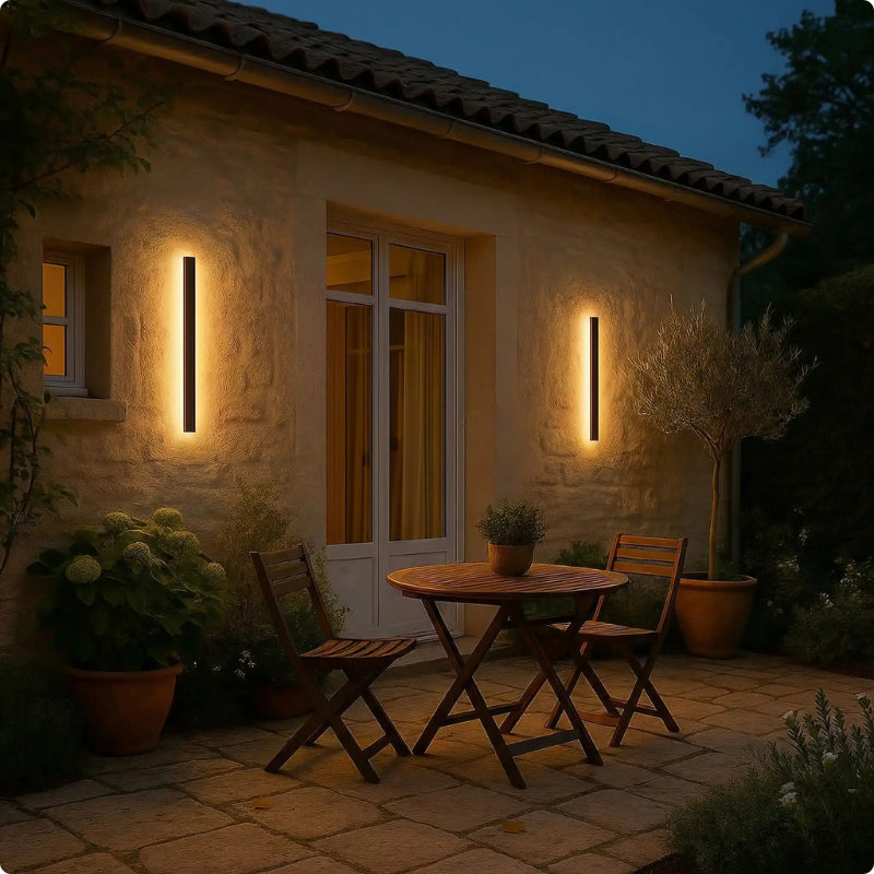 Applique murale exterieur Elegance éclairant une terrasse