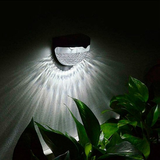 Applique solaire exterieur blanc froid éclairant plantes 