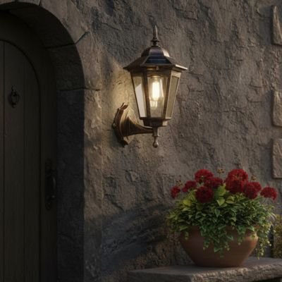 Applique solaire exterieur fixée sur en mur en pierres enduit