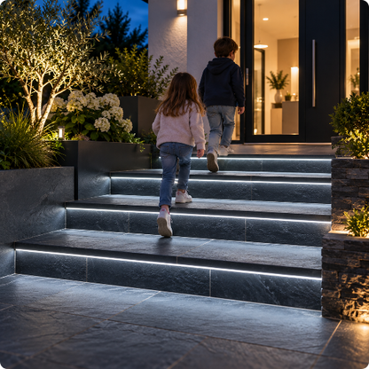 Bande led extérieur étanche Filéa blanc froid éclairant un escalier