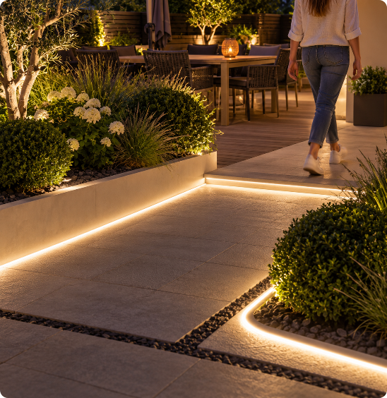 Bande led exterieur solaire FlexiPower blanc naturel éclairant une terrasse