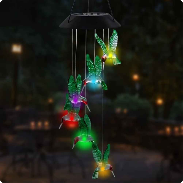 Carillon lumineux solaire Colibri s'éclairant la nuit