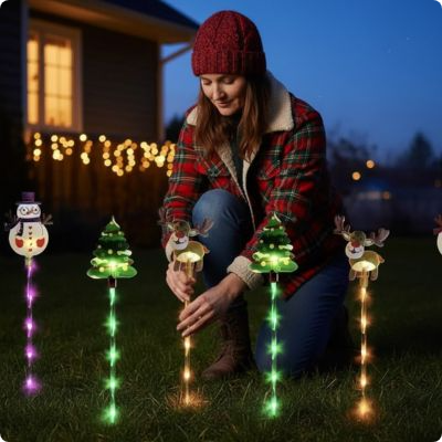 Décoration de Noël extérieur Solarglow installée par une femme