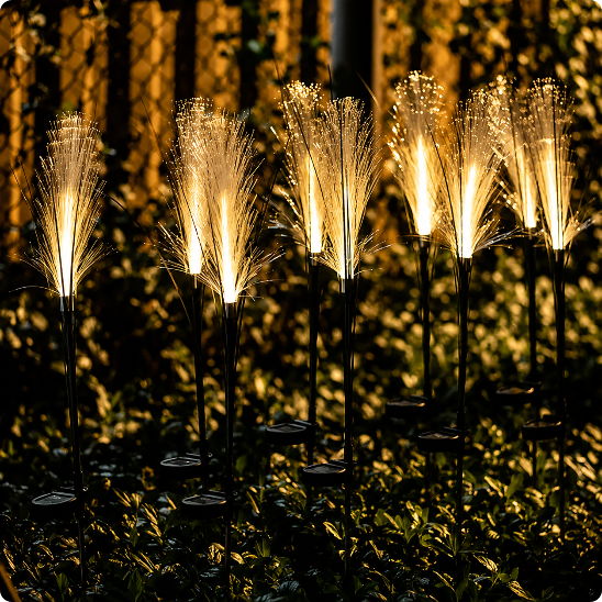 Decoration Noel exterieur roseau doré éclairant un jardin