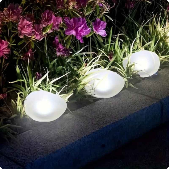 éclairage extérieur solaire roche lumineuse éclairant des plantes