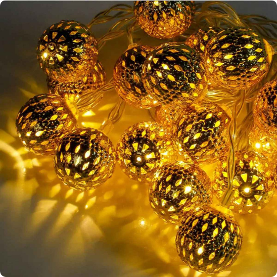 guirlande lumineuse extérieur Atlas posée sur une table