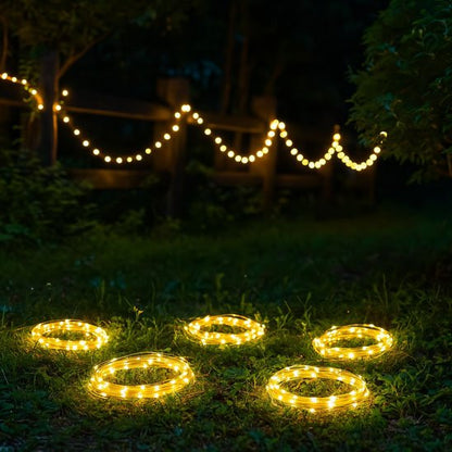 Guirlande lumineuse rideau Pluie étoilée solaire enroulée sur une pelouse