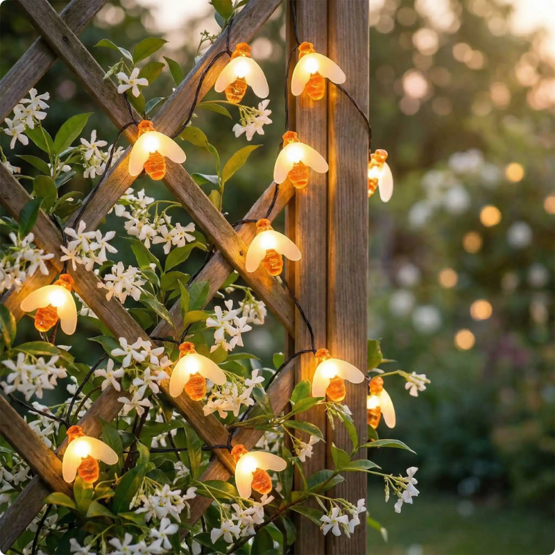 Guirlande lumineuse solaire extérieur Honey sur un treillis en bois