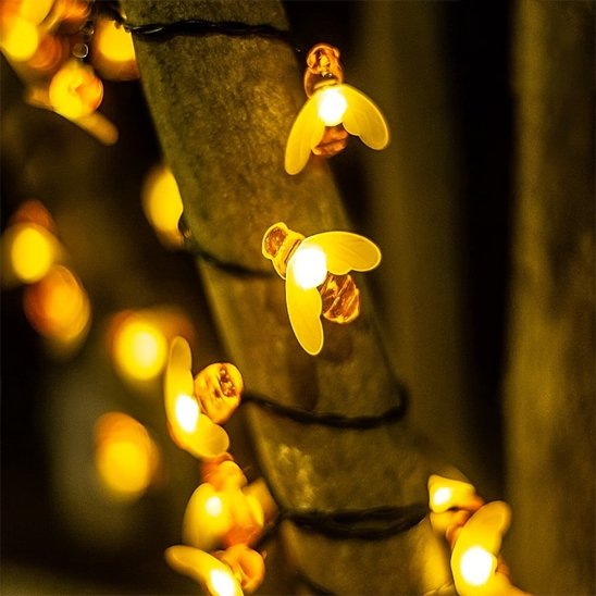 Guirlande lumineuse solaire extérieur enroulée autour d'une branche