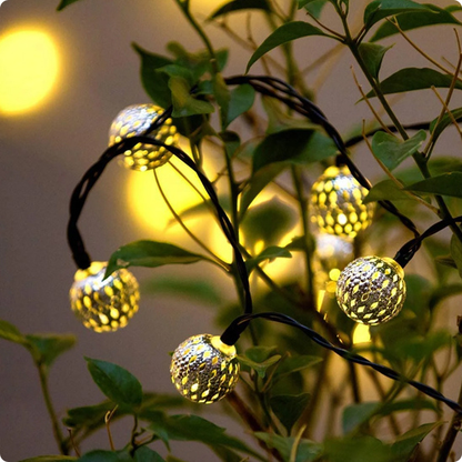 Guirlande solaire exterieur Atlas blanc chaud dans une plante