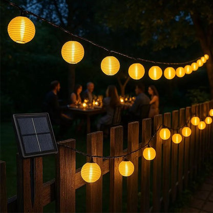 Guirlande solaire Lampion décorant une clôture