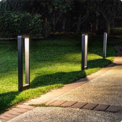 Lampadaire exterieur Arche Led balisant une allée
