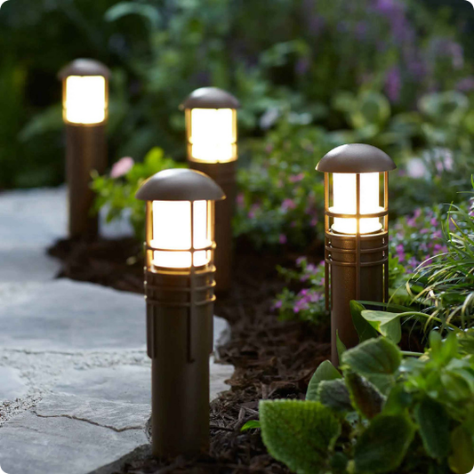 Lampadaire extérieur Phare LED éclairant une allée