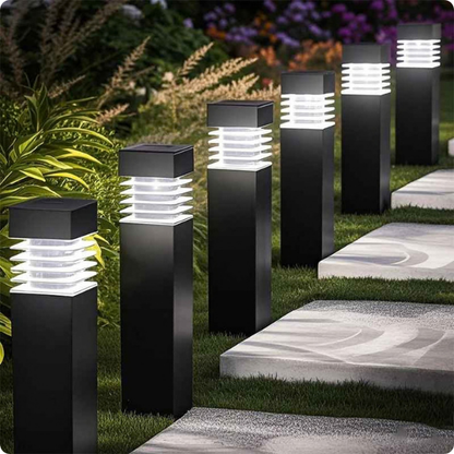 Lampadaire extérieur solaire Solar Design bordant une allée