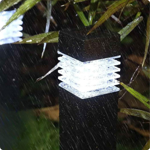 Lampadaire extérieur solaire Solar Design sous la pluie