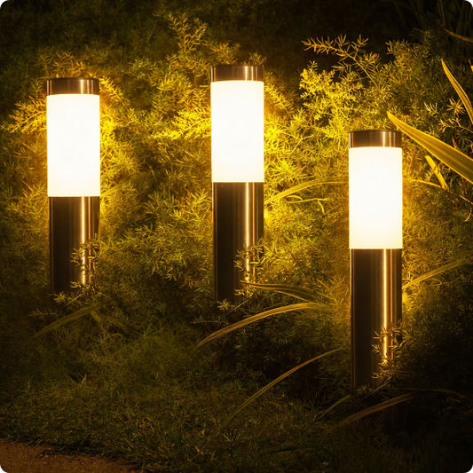 Lampadaire Led extérieur Sentinelle blanc chaud dans un buisson