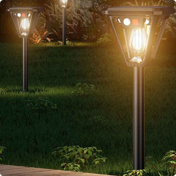 lampadaire solaire SolarDetect éclairant une pelouse