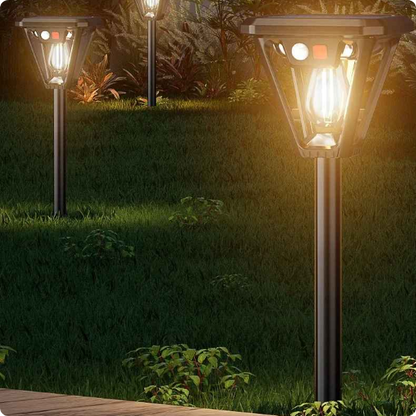 lampadaire solaire SolarDetect éclairant une pelouse
