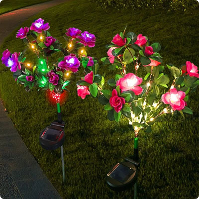 lampe solaire jardin Azalée éclairant une allée