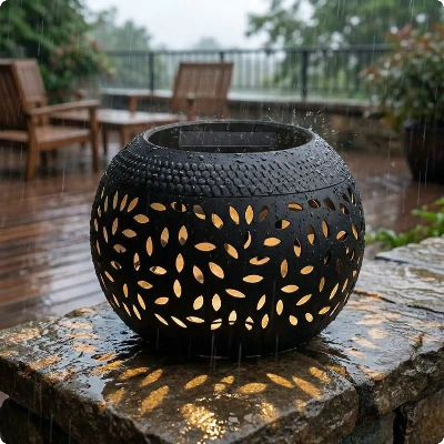 Lanterne extérieure Luminova noire sous la pluie