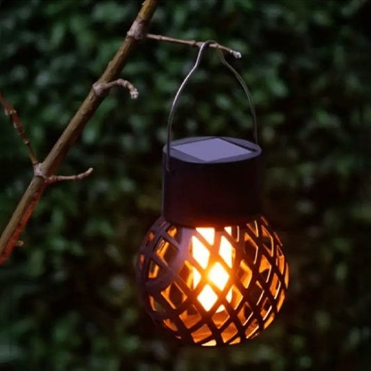 Lanterne Polaris suspendue à une branche