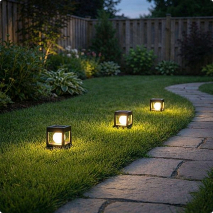 Lanterne pour extérieur Electra posée sur la pelouse