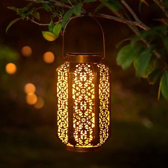 Lanterne Sahara suspendue à un arbre