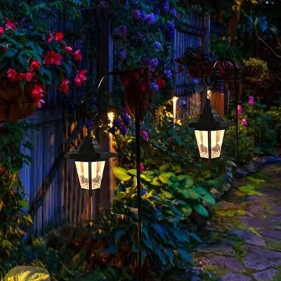 Lanternes solaires exterieures éclairant une allée