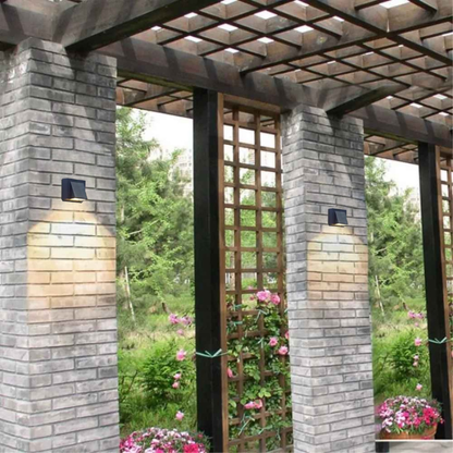 luminaire extérieur mural Orion fixé à un poteau