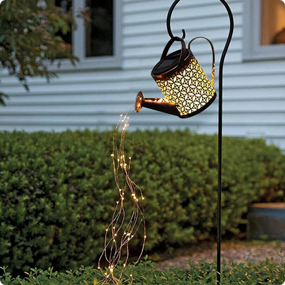 Luminaire extérieur solaire Arrosoir lumineux dans un buisson
