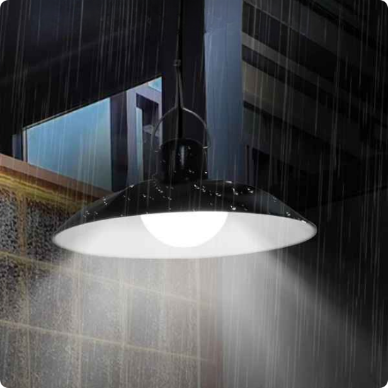 Luster exterieur Eclair Solaire sous la pluie