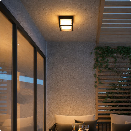 plafonnier extérieur étanche Cubix éclairant une terrasse couverte
