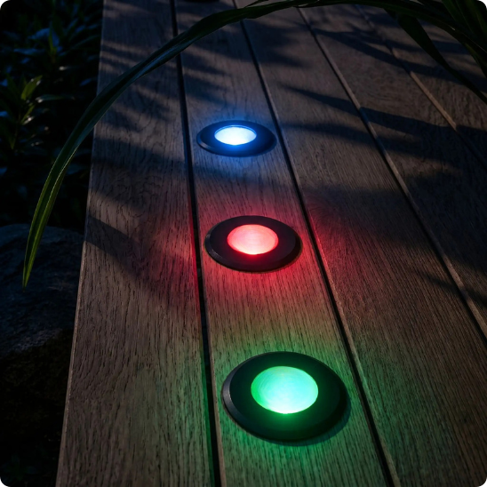 spot encastrable pour exterieur Sagittaire RVB noir encastré dans terrasse