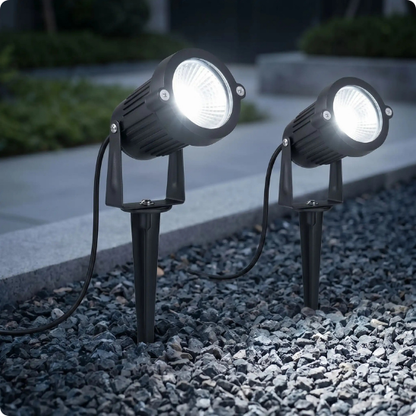 spot extérieur Mercure 220V blanc froid planté dans des gravillons gris